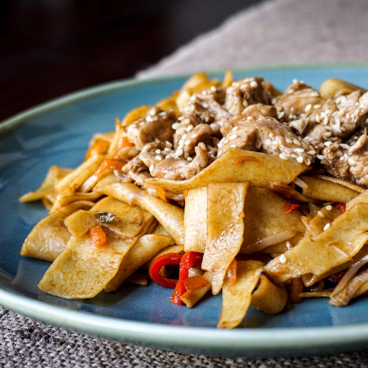 Fetuccinis Yakisoba con pollo Teriyaki (porción individual)