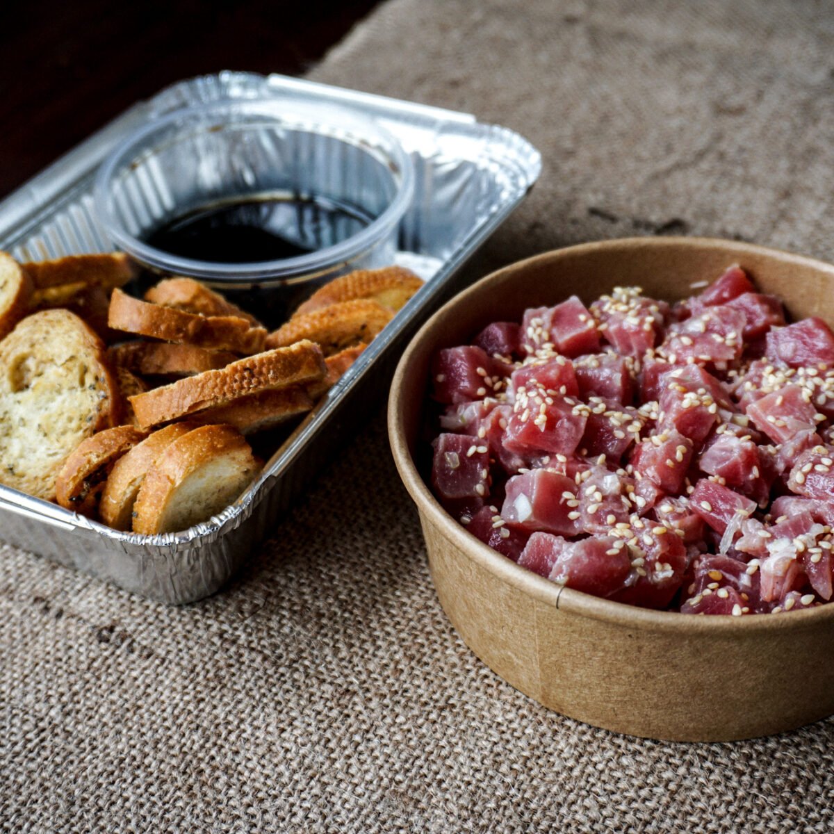 Tártaro de atún con salsa nikkei y tostadas (6p)