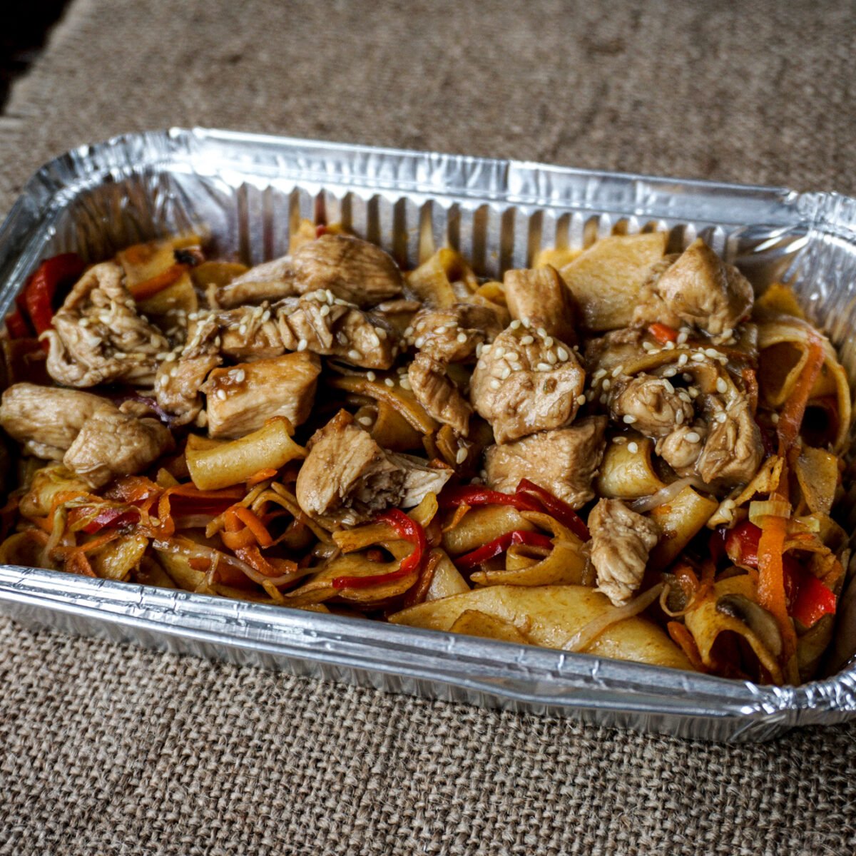 Fetuccinis Yakisoba con pollo Teriyaki (porción individual)