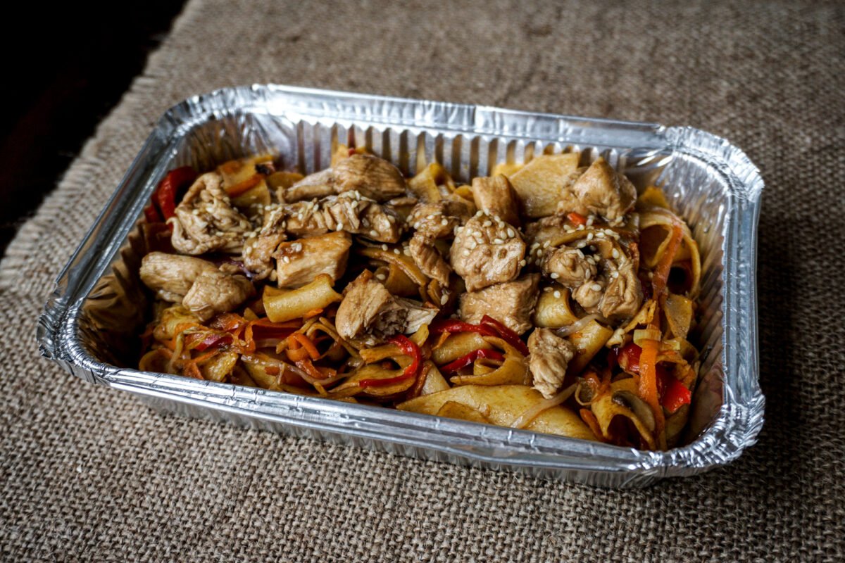 Fetuccinis Yakisoba con pollo Teriyaki (porción individual)